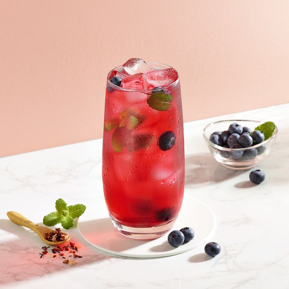 [20190801] 스타벅스 사진자료1_스타벅스 티바나 음료인 '핑크베리 유스베리' 이미지.jpg