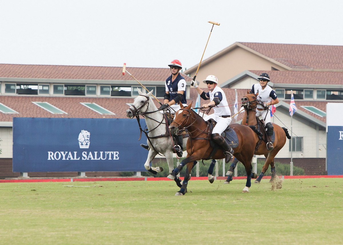 로얄 살루트, 폴로 경기 선보인 '로얄 브리티시 데이(ROYAL BRITISH DAY)' 성료 - 로얄 살루트 11월 브랜드 뉴스 이미지(1).jpg