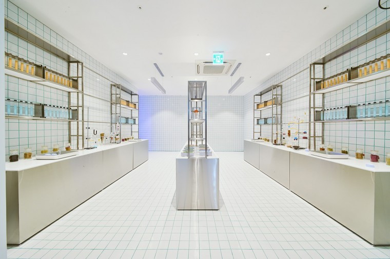 사진자료_제주맥주 주식회사 양조장 2층 실험실.jpg