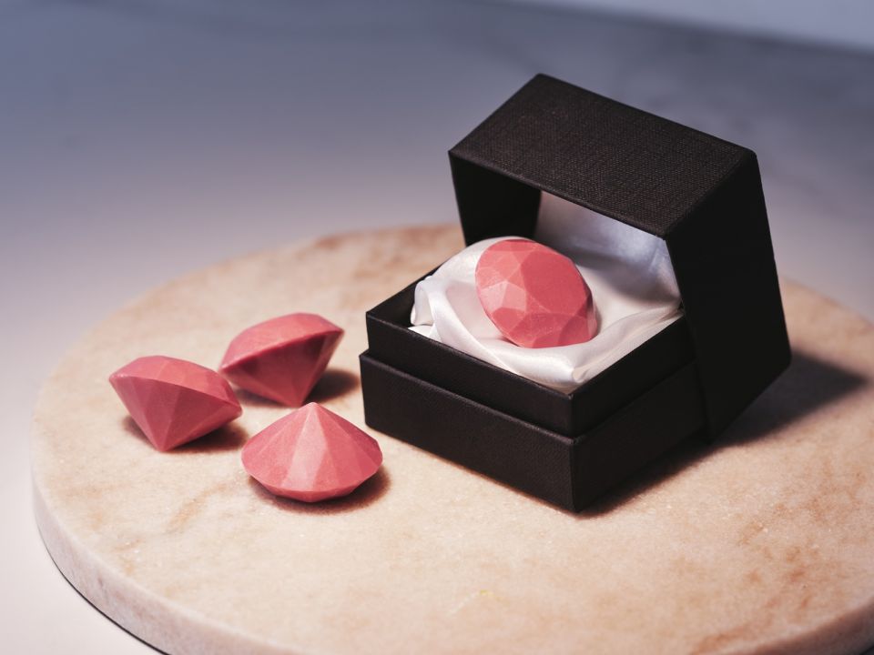 인터컨티넨탈_루비 주얼리 초콜릿 선물.jpg