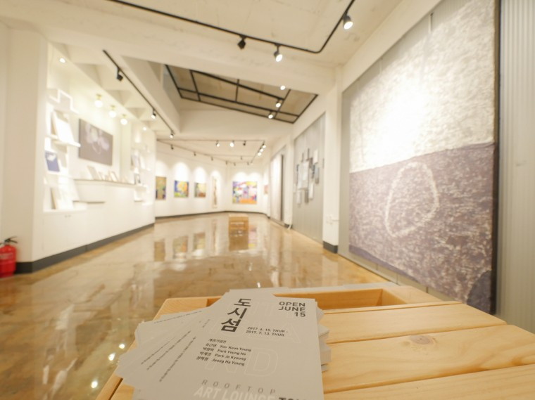 [사진1]탐앤탐스, ‘루프탑 아트라운지 TOM’ 개관.jpg