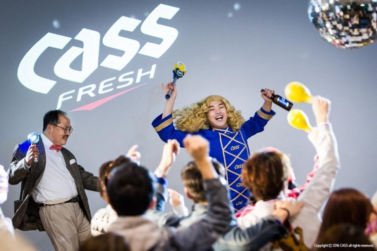 카스, 권혁수 내세운 '프레시해지니' 시리즈 광고 선봬 - [이미지1] 오비맥주 카스 권혁수 모델 프레시해지니 시리즈 광고.jpg