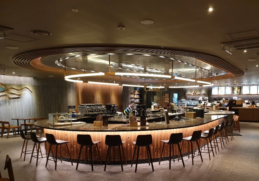 [20190528] 스타벅스 사진자료1_스타벅스 코리아 50번째 리저브 바 매장인 대한상공회의소R점 내부 전경.jpg