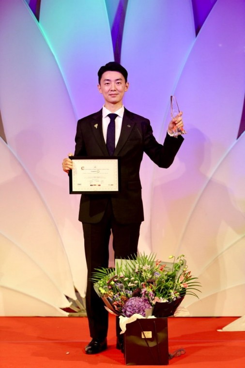 [사진2] 제 16회 한국 소믈리에 대회 최종 우승자 김진범 소믈리에.jpg