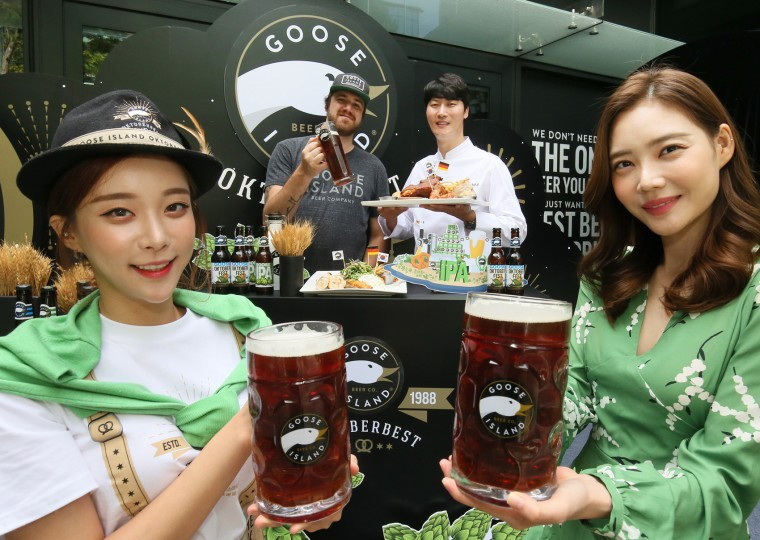 [사진자료] 구스아일랜드, 옥토버베스트 기념 사진행사 진행 (1).jpg