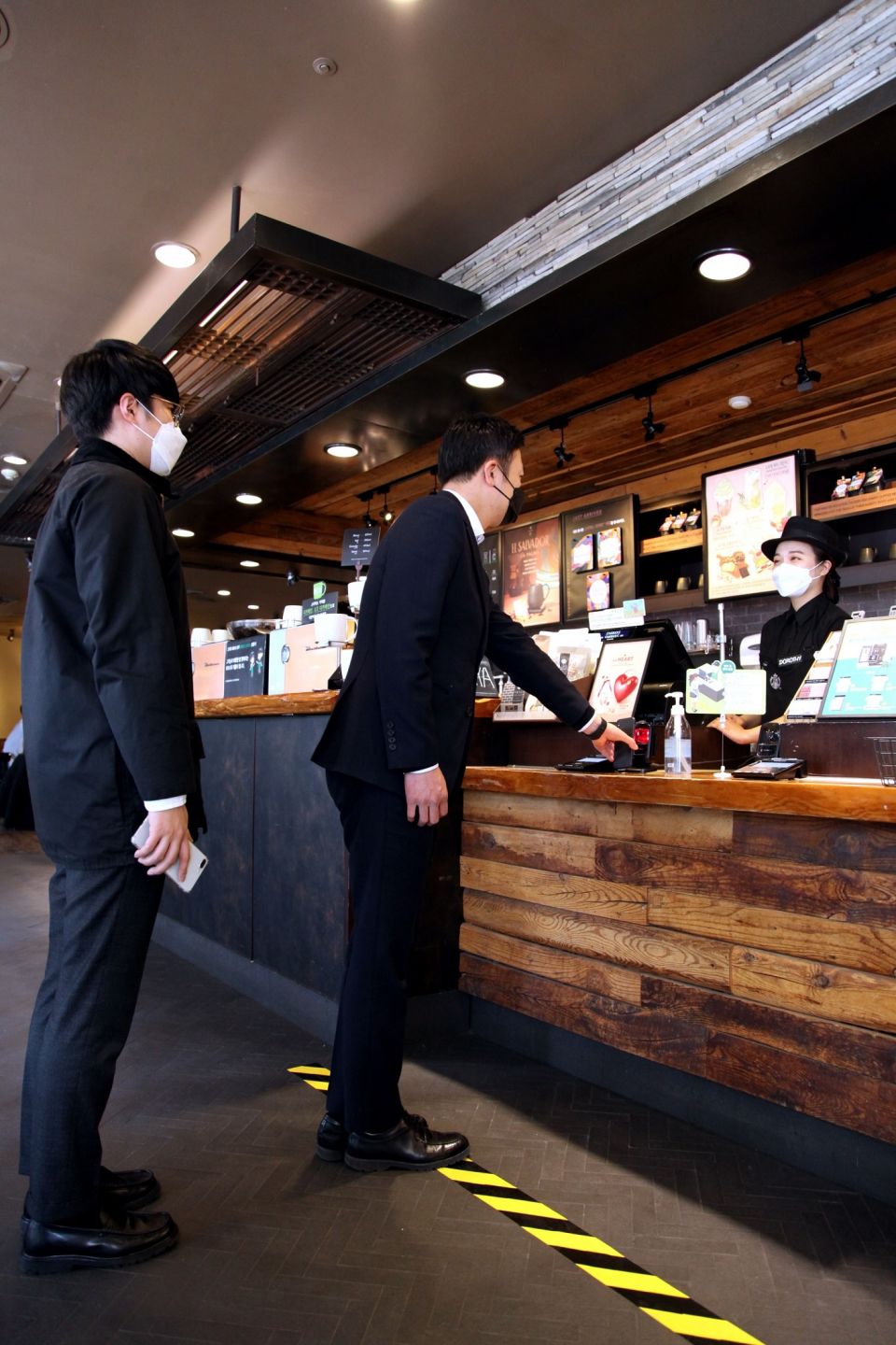 [20200323] 스타벅스 사진자료1_스타벅스, 사회적 거리 두기 운영 확대.JPG