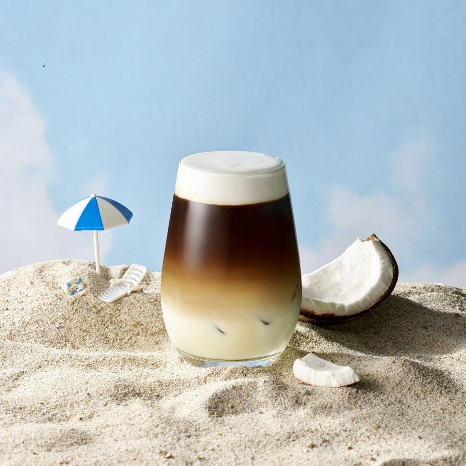 [20200413] 스타벅스 사진자료1_스타벅스 '코코넛 화이트 콜드 브루'.jpg