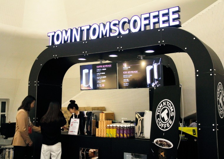 [사진]탐앤탐스, 2019 FW 서울패션위크 참가.jpg