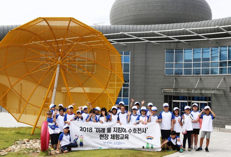 [이미지1] 오비맥주 환경재단과 함께 '물 체험 투어' 실시.jpg