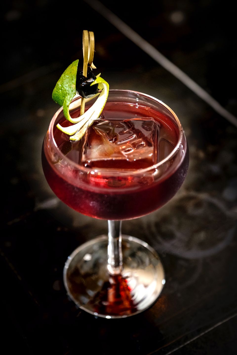 [호텔앤레스토랑] HR Dining_ 국내호텔 최초의 스피크이지 바_ 포시즌스 호텔 서울, 찰스 H.(Charles H.) - 블랙 펄(The Black Pearl).jpg