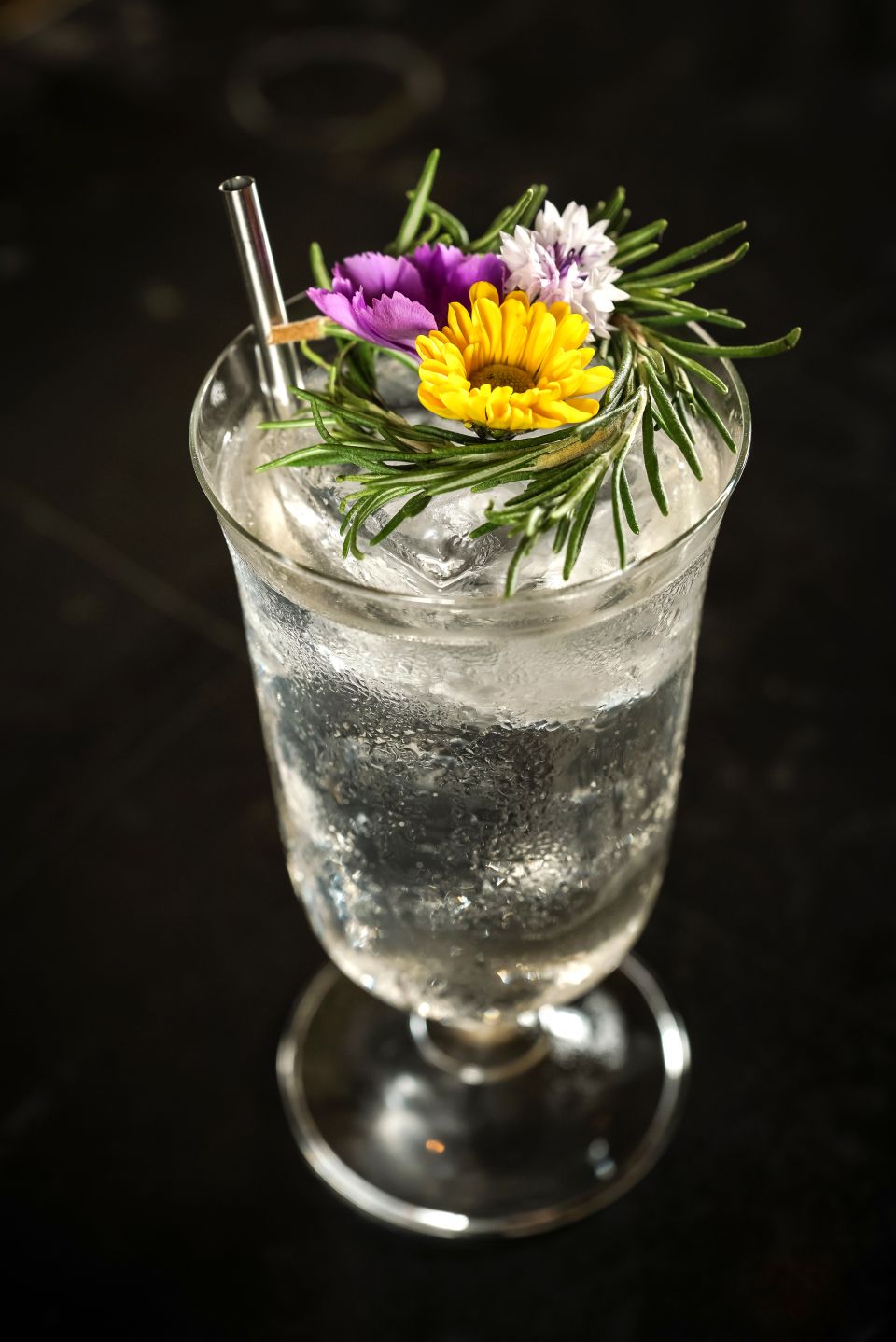 [호텔앤레스토랑] HR Dining_ 국내호텔 최초의 스피크이지 바_ 포시즌스 호텔 서울, 찰스 H.(Charles H.) - 찰스-미스 프리다(Ms.Frida).jpg