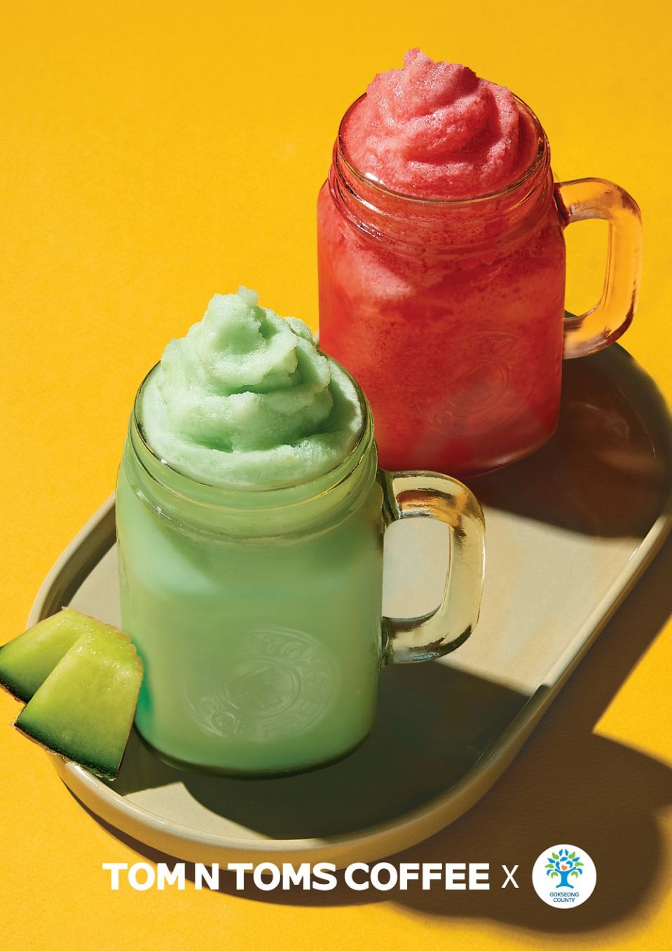 [사진1] 탐앤탐스, 새로운 레볼루션 음료로 ‘곡성 멜론 스무디’ 출시.jpg