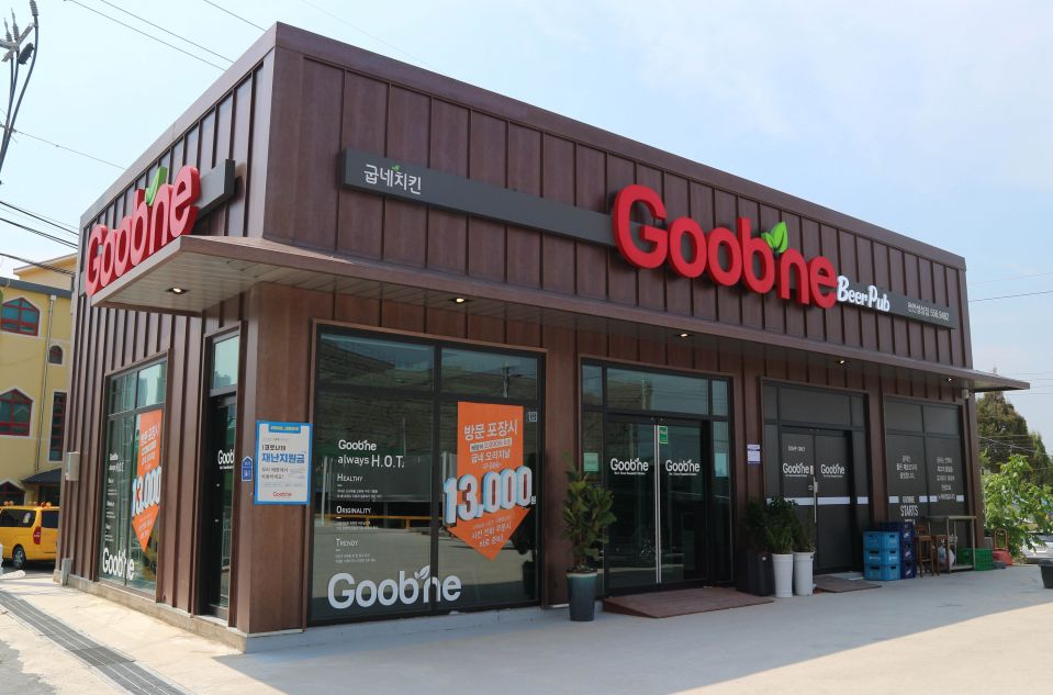 [굽네치킨] 천안성성점 매장 외관.jpg