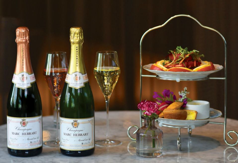 [이비스 & 이비스 스타일 앰배서더] 설레는 여름밤의 데이트, 이비스 샴페인 프로모션과 함께.jpg