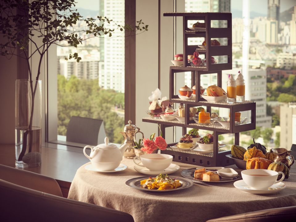 [인터컨티넨탈] 스카이라운지 골든 애프터눈티.jpg