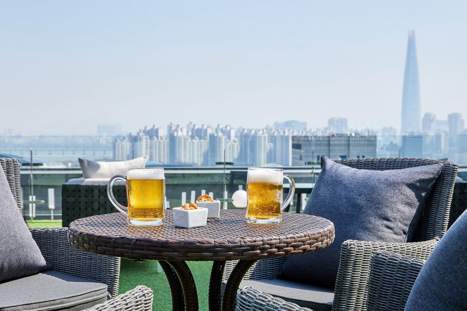 [신라스테이] 야외 루프탑에서 즐기는 낮맥 프로모션.jpg