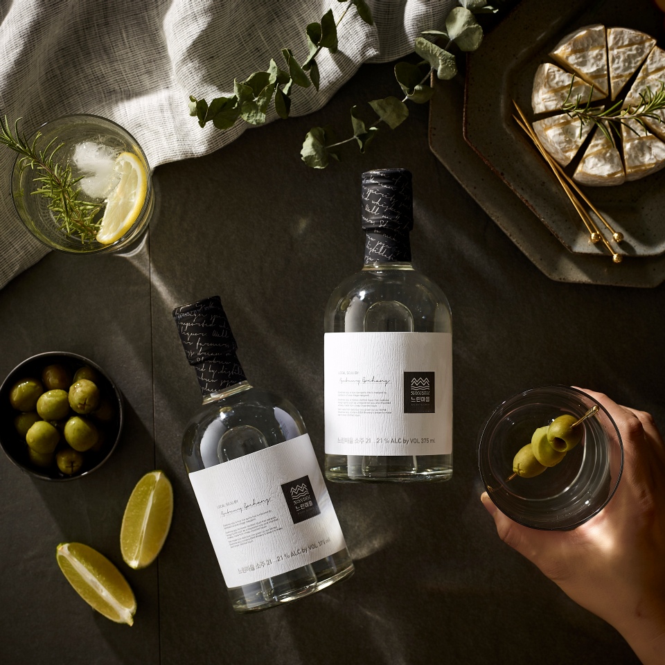 배상면주가, 거리두기 강조된 추석 맞아 한국술 온라인 기획전 진행 - [이미지1] 느린마을소주21 이미지.jpg