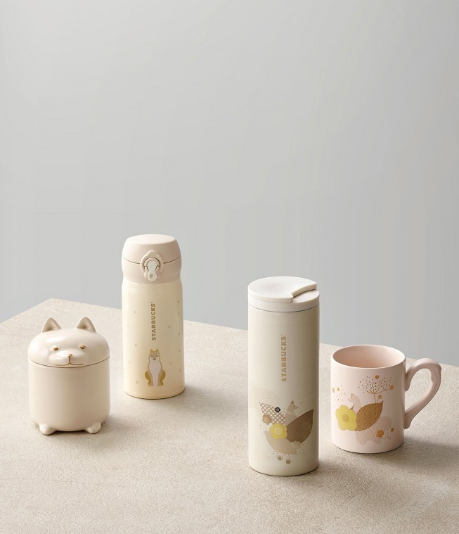 [20171231] 스타벅스 사진2_2018 새해 건강과 행운을 기원하는 황금 진돗개 머그 등 24종 출시.jpg