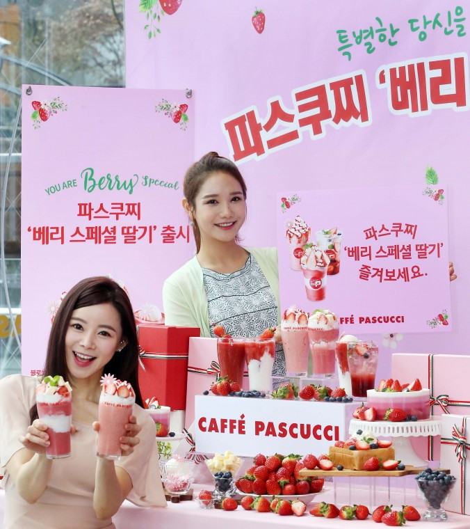 파스쿠찌_베리스페셜딸기_사진행사_세로.jpg
