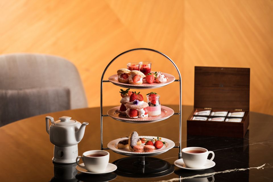 코트야드 메리어트 서울 타임스퀘어_오 베리 스트로베리 애프터눈 티 세트.jpg