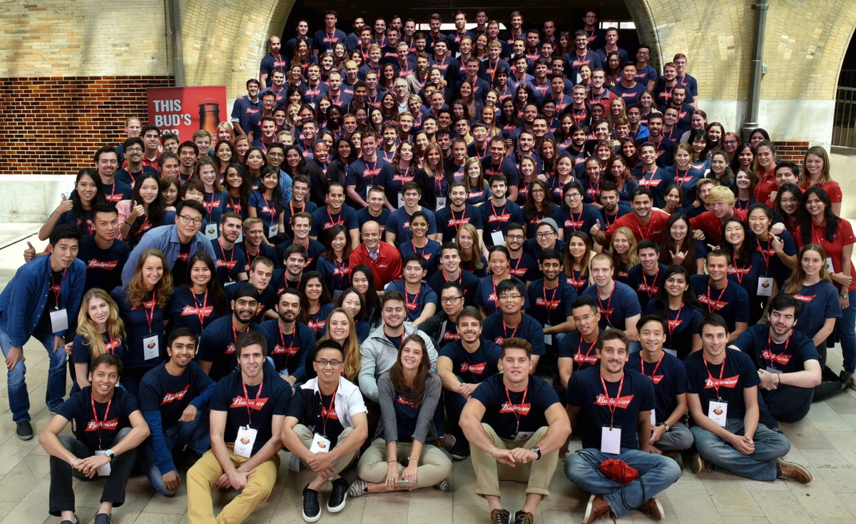 2016년 전 세계에서 채용된 AB인베브 GMT 대상자 200여 명