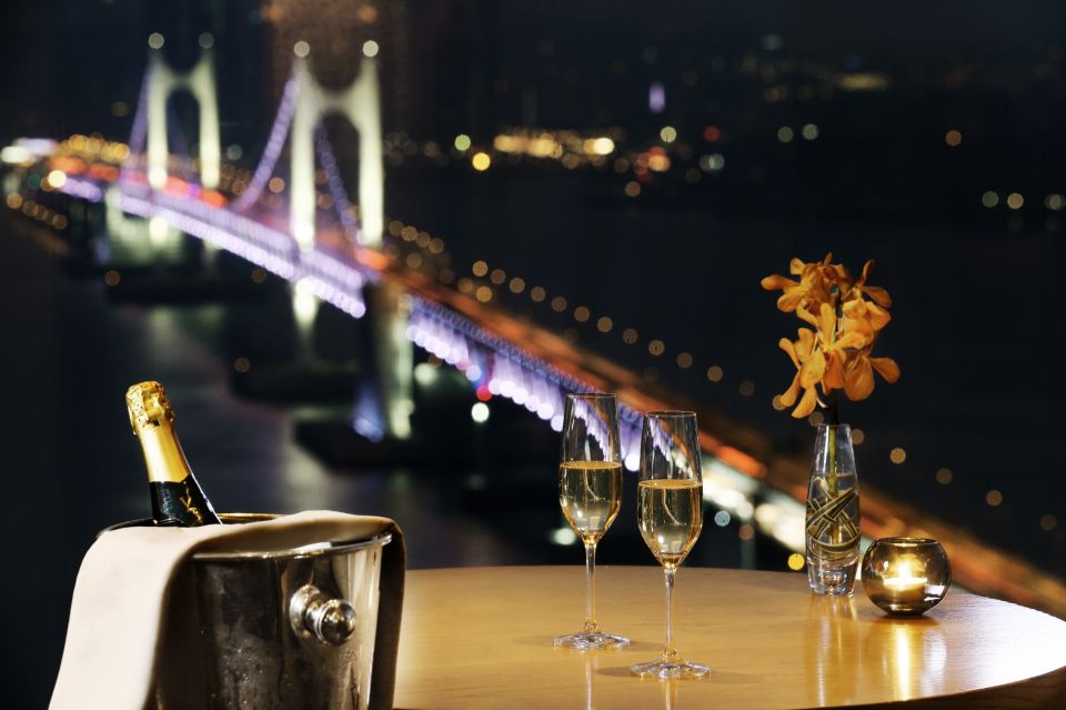 Park-Hyatt-Busan-Living-Room-Bar-Bubbly Night.jpg