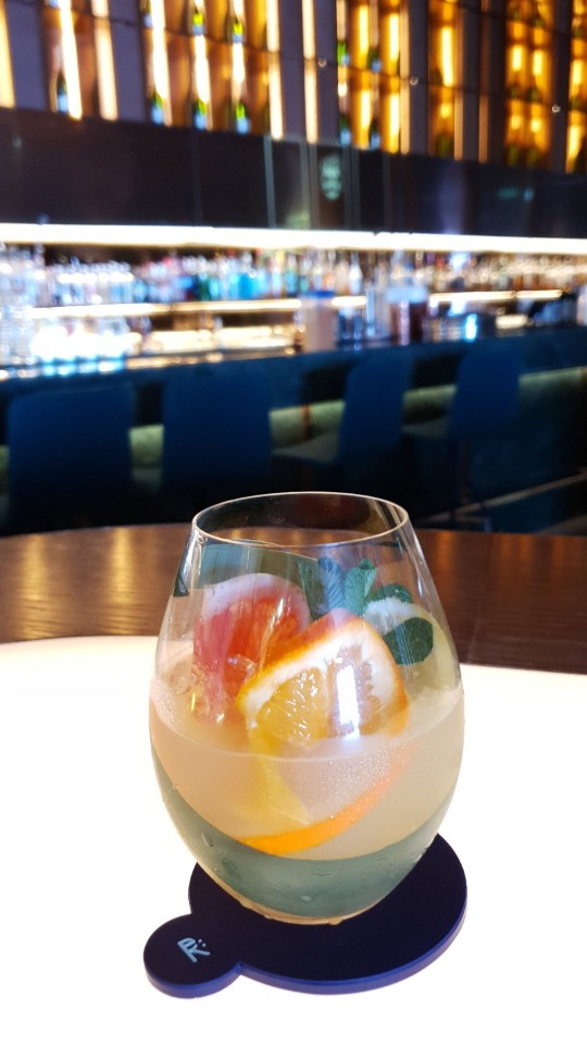 [호텔앤레스토랑]Beverage People _PART2 28th Special 축하주 리스트 - 유영진 술.jpg