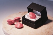 밸런타인데이 시즌에 선보이는 핑크빛 루비 초콜릿 딸기 디저트, 스트로베리 고메 부티크 “루비 초콜릿 스페셜”