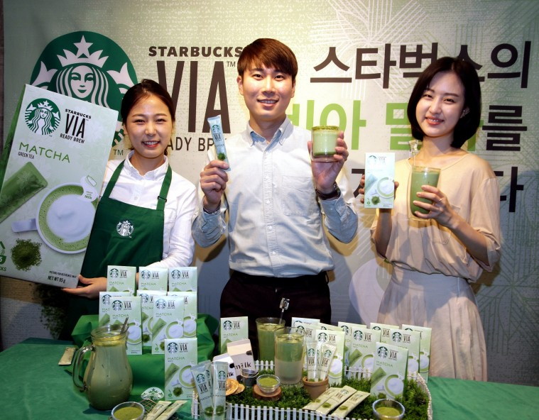 [20170615] 스타벅스 사진자료1_스타벅스 ‘비아 말차’로 그린 티 라떼 만들어요!.JPG